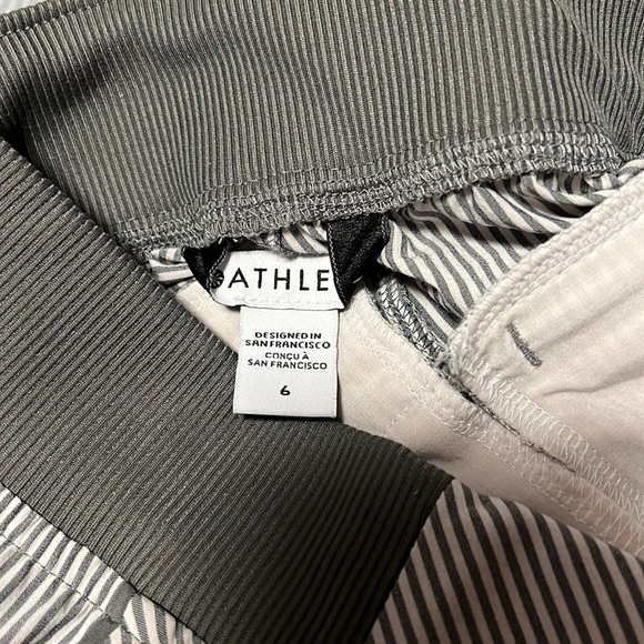 2 pairs of Athleta pants - sized 6 - very comfortable - Picture 5 of 10